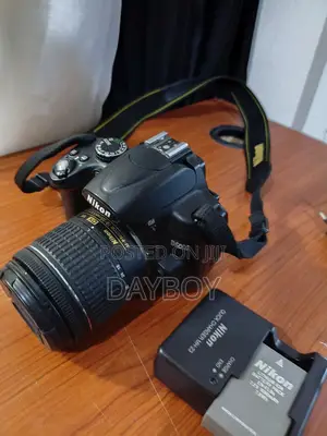Camera Nikon D5000