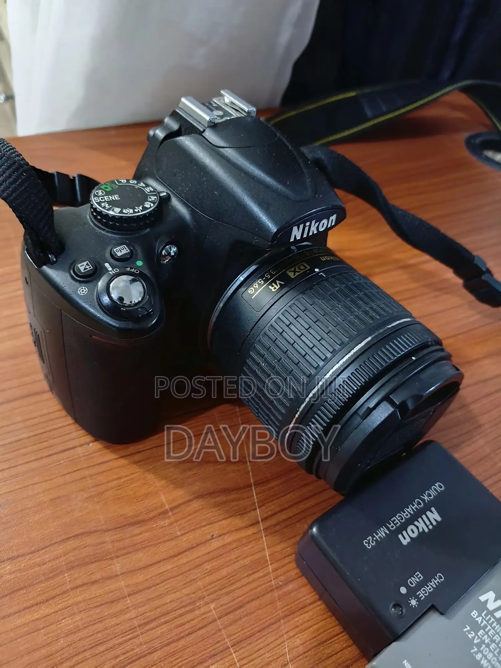 Camera Nikon D5000