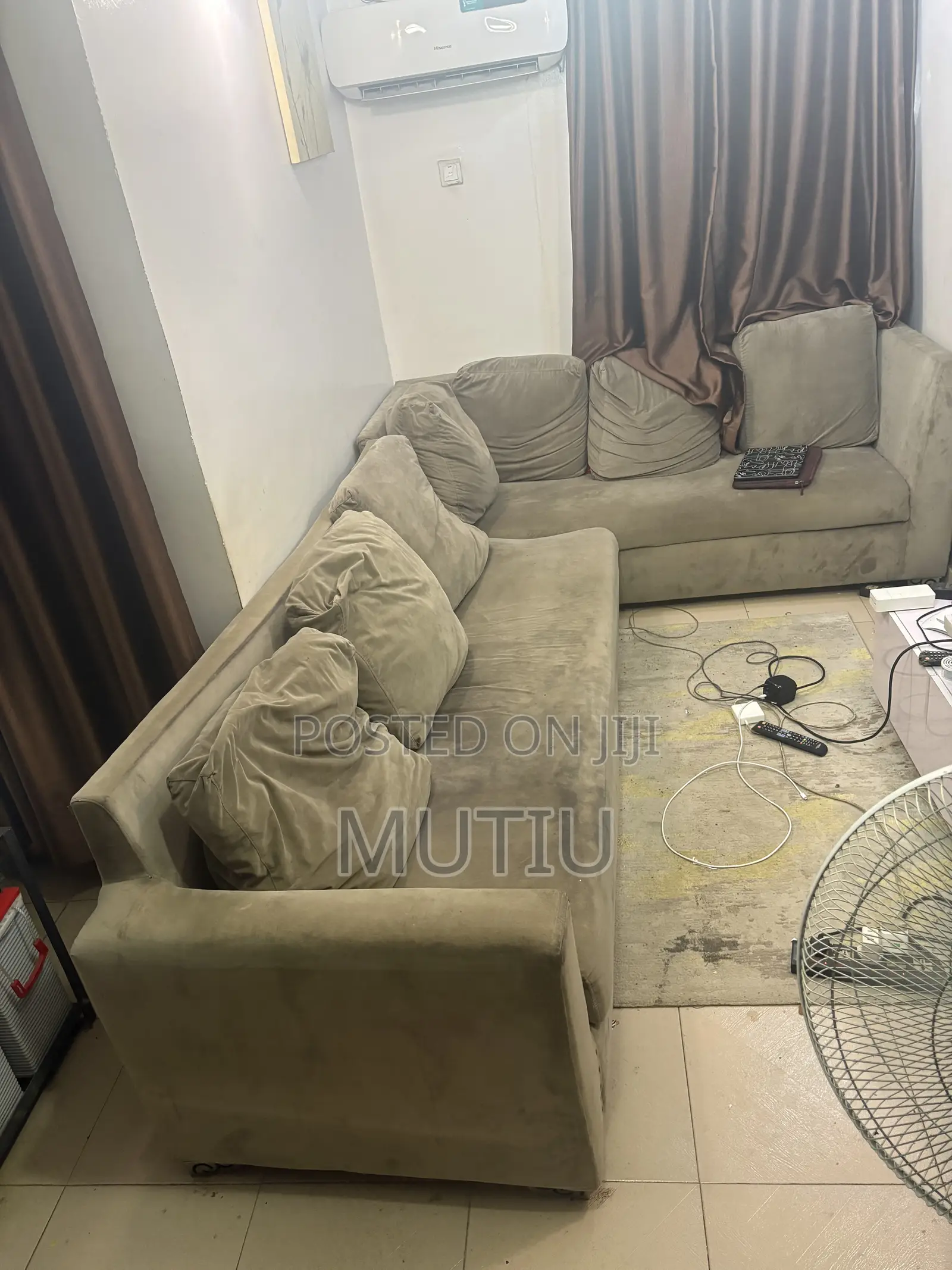 Large L-Shaped Sectional Sofa With Cushions