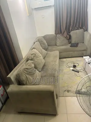 Large L-Shaped Sectional Sofa With Cushions