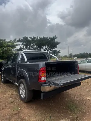 Toyota Hilux 2.5 D-4D 4X4 SRX 2010 Black