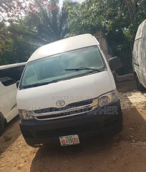 Toyota HiAce 2013 White