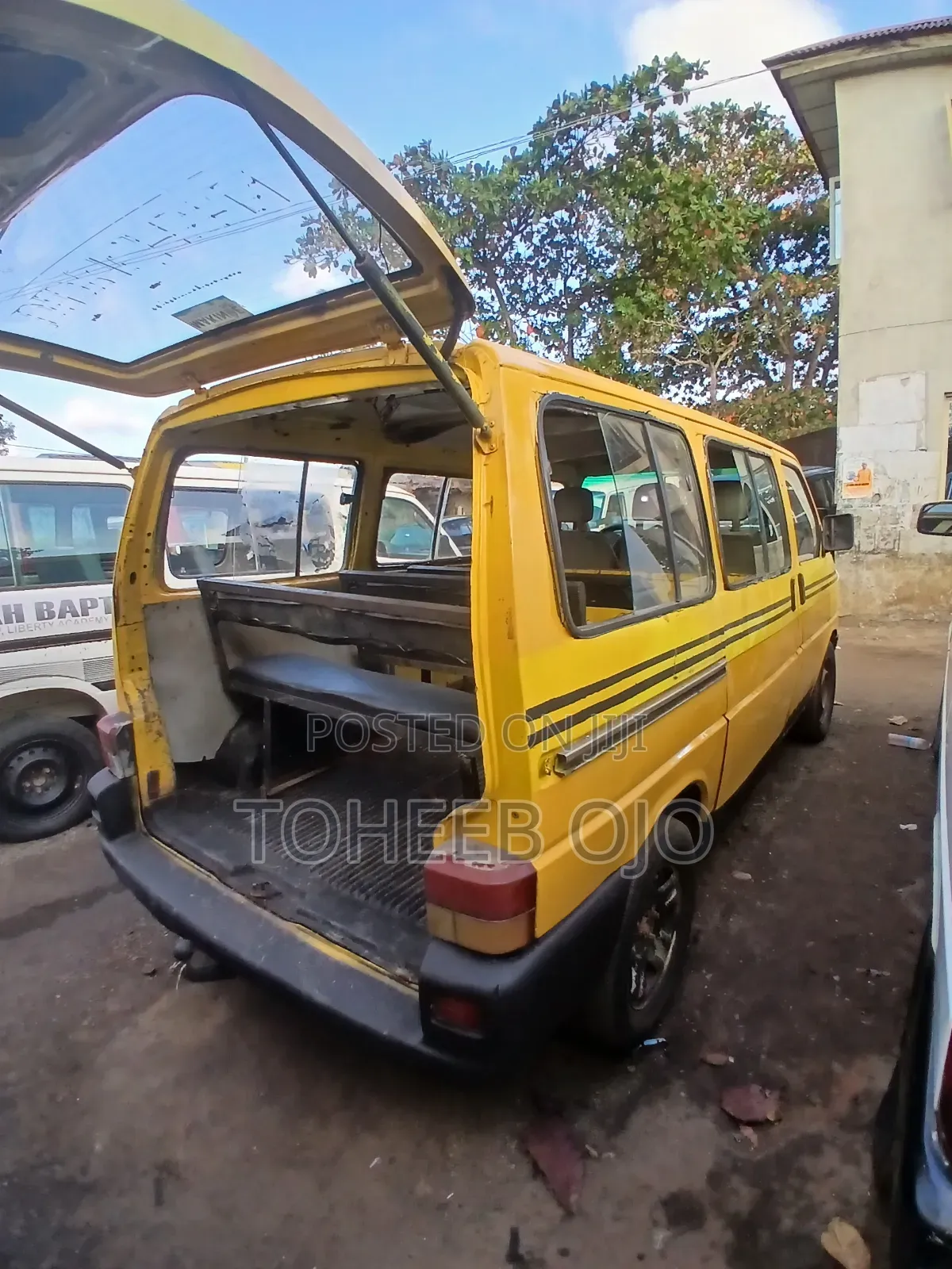 Volkswagen Transporter 1999 Yellow