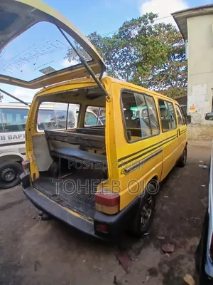 Volkswagen Transporter 1999 Yellow