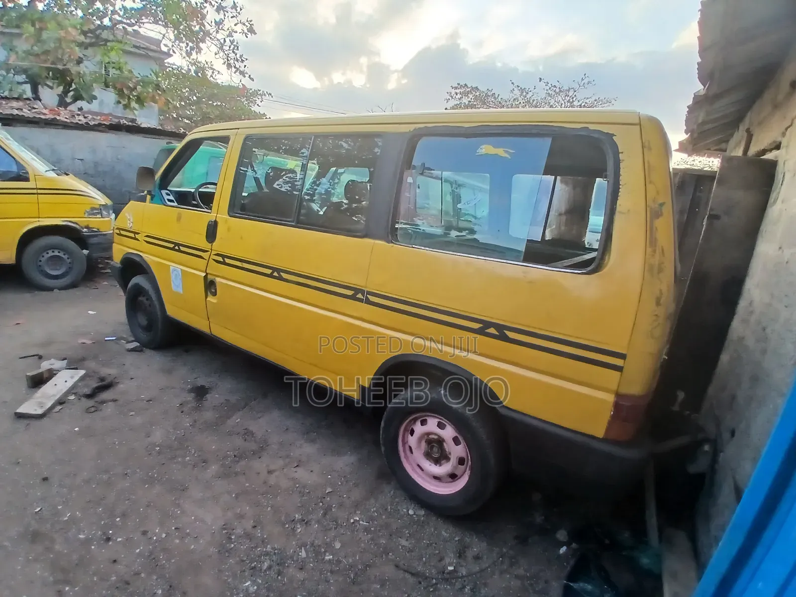 Volkswagen Transporter 1994 Yellow