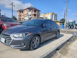 Hyundai Elantra Limited Sedan FWD (2.0L 4cyl 6A) 2017 Gray