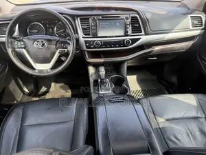 Toyota Highlander 2018 Blue