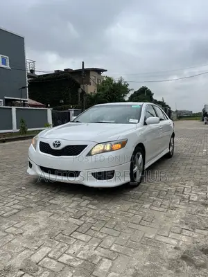 Toyota Camry SE 4dr Sedan (2.5L 4cyl 6A) 2011 White
