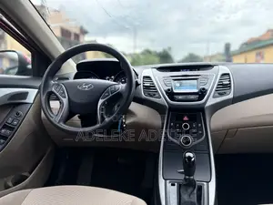 Hyundai Elantra SE 4dr Sedan (1.8L 4cyl 6A) 2015 Red