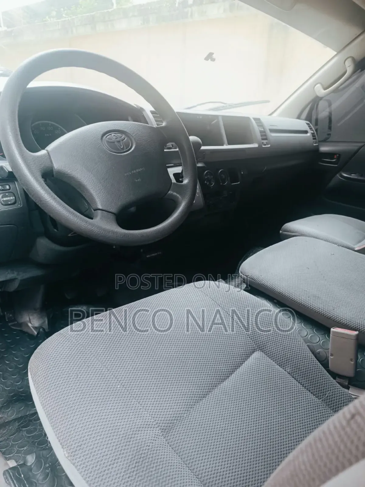 Toyota HiAce 2015 White