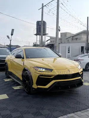 Lamborghini Urus 2022 Yellow