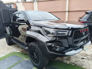 Toyota Hilux 2024 Black