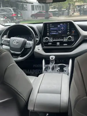 Toyota Highlander XLE 2021 Gray