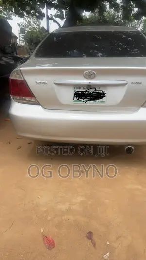 Toyota Camry LE 4dr Sedan (2.4L 4cyl 5A) 2005 Silver