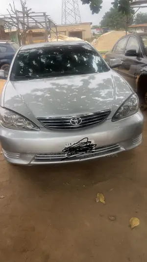 Toyota Camry LE 4dr Sedan (2.4L 4cyl 5A) 2005 Silver