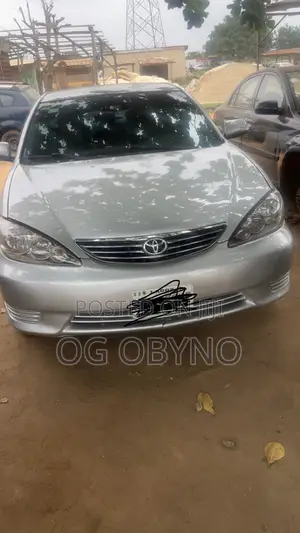 Toyota Camry LE 4dr Sedan (2.4L 4cyl 5A) 2005 Silver