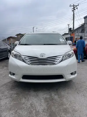 Toyota Sienna Limited AWD 7-Passenger 2013 White