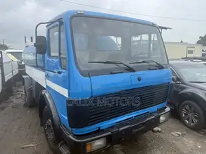 Foreign Used Mercedes Benz Water Tanker Truck.