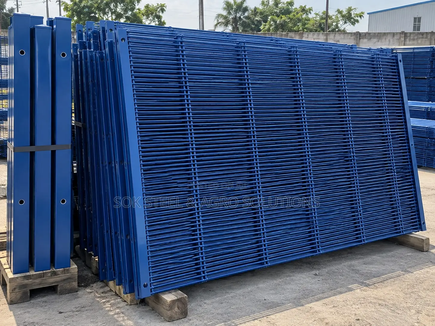 Anti-Finger Security Panel Mesh Fence With Pole