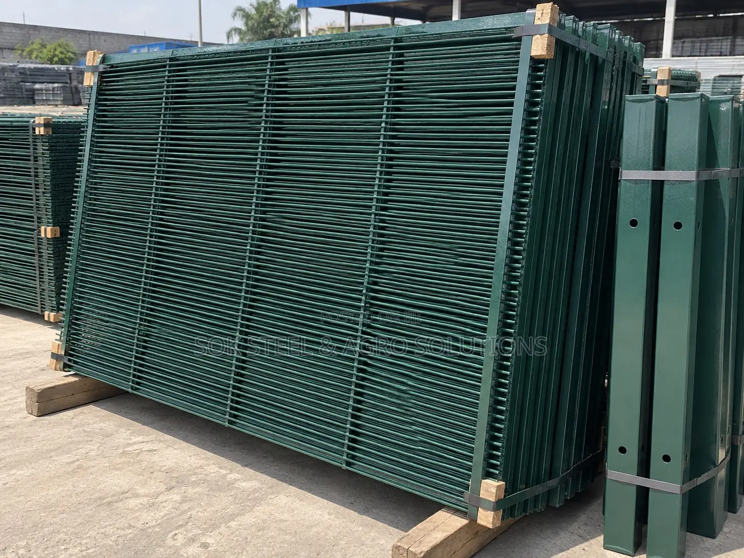 Anti-Finger Security Panel Mesh Fence With Pole