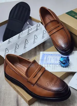 Men’s Clark’s Single Sole Black and Brown Leather Loafers