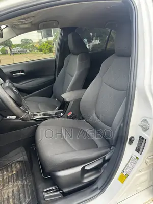 Toyota Corolla LE Eco (1.8L 4cyl 2A) 2019 White