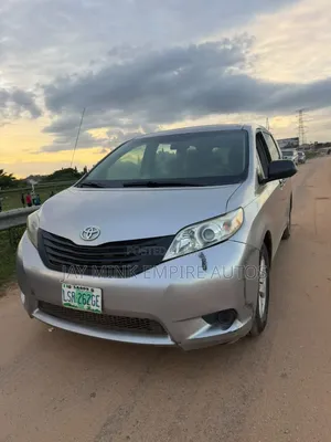 Toyota Sienna 2012 Gray