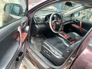 Toyota Highlander SE 2012 Brown