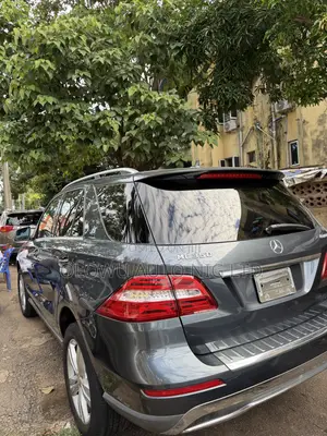 Mercedes-Benz M Class ML550 4MATIC 4dr SUV AWD (4.7L 8cyl Turbo 7A)