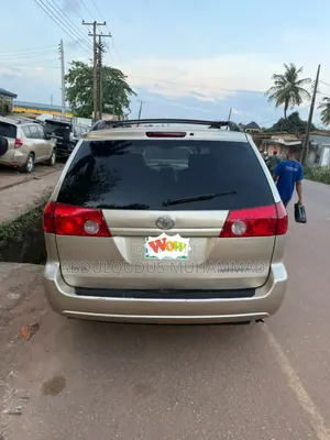 Toyota Sienna 2008 Gold