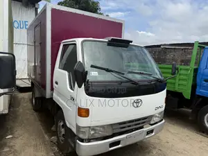 Foreign Used Toyota Dyna Cover Body Mini Truck.