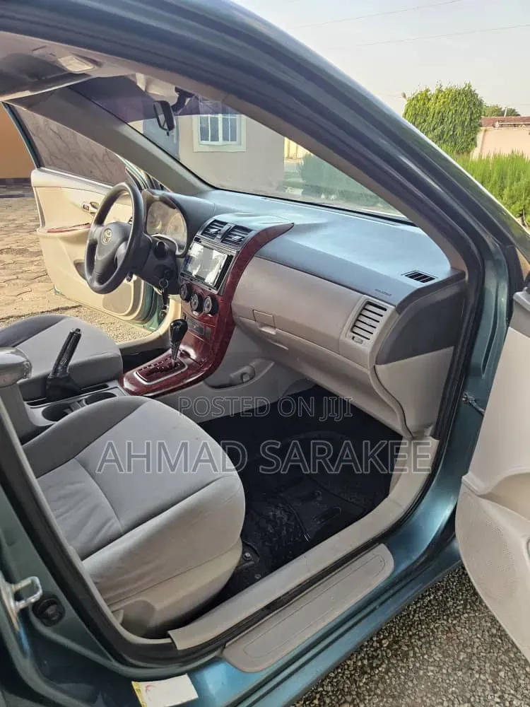Toyota Corolla 2009 Gray