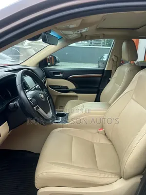 Toyota Highlander XLE 2019 Brown