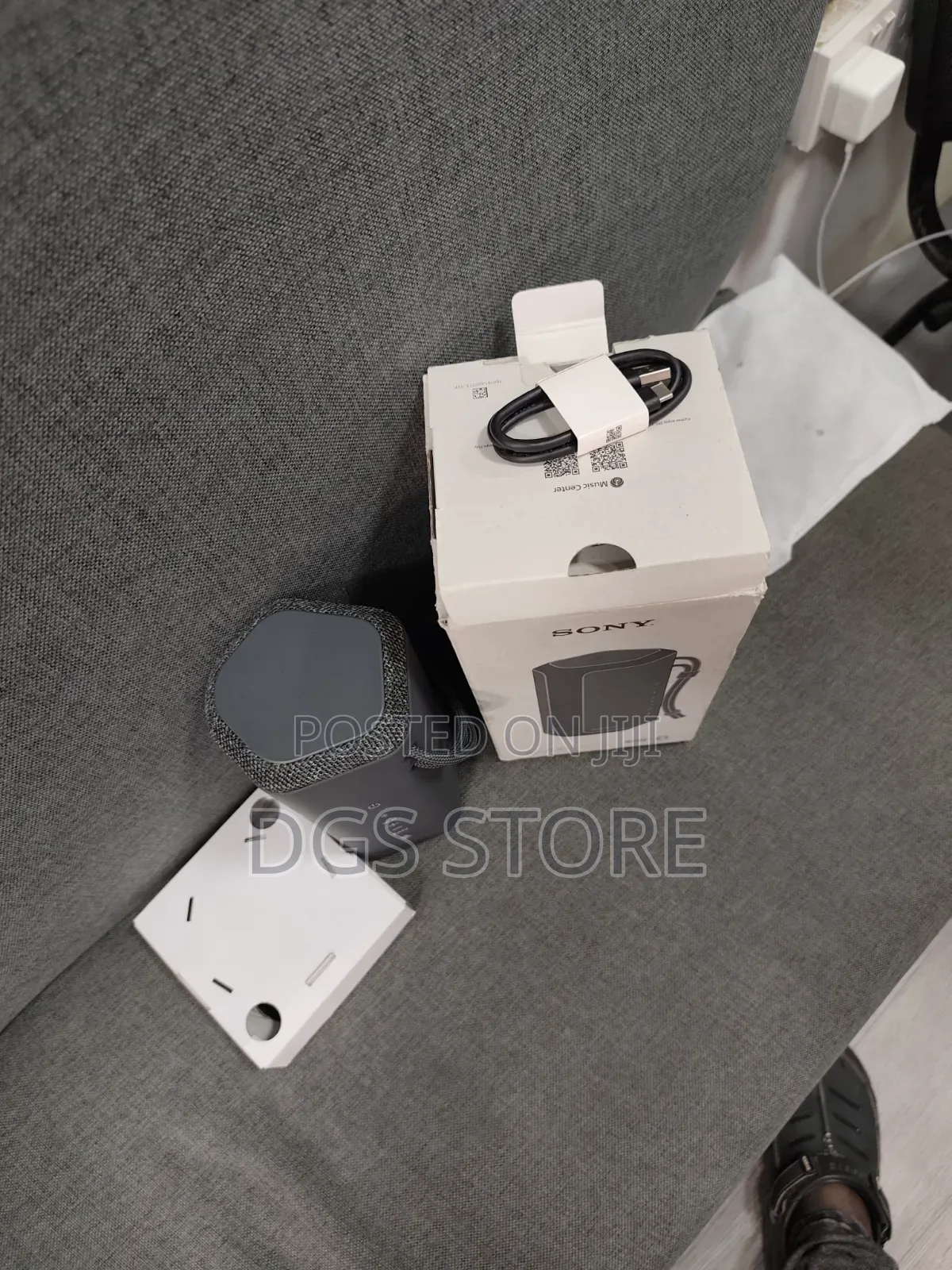 Open Box Sony XE200 Bluetooth Speaker
