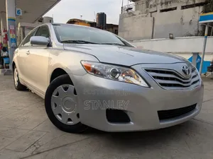 Toyota Camry 2010 Silver