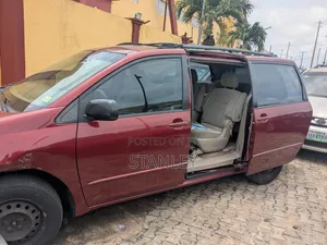 Toyota Sienna 2005 Red