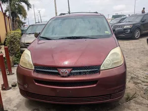 Toyota Sienna 2005 Red