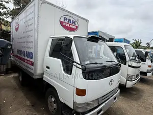 Foreign Used Toyota Dyna Cover Body Mini Truck.