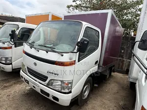 Foreign Used Toyota Dyna Cover Body Mini Truck.