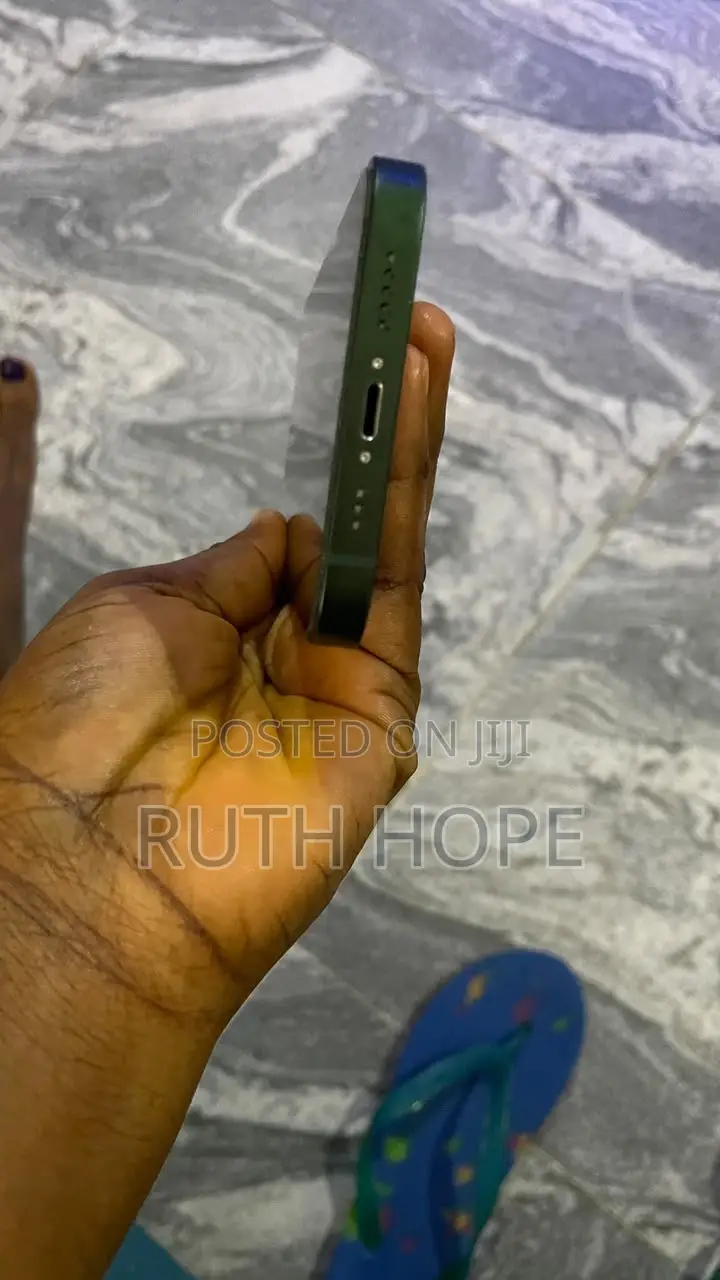 Apple iPhone 13 128 GB Green
