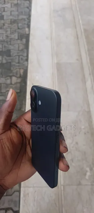 New Apple iPhone 16 128 GB Black