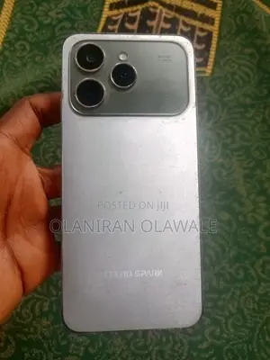 Tecno Spark 40 128 GB Silver