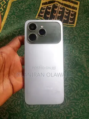 Tecno Spark 40 128 GB Silver