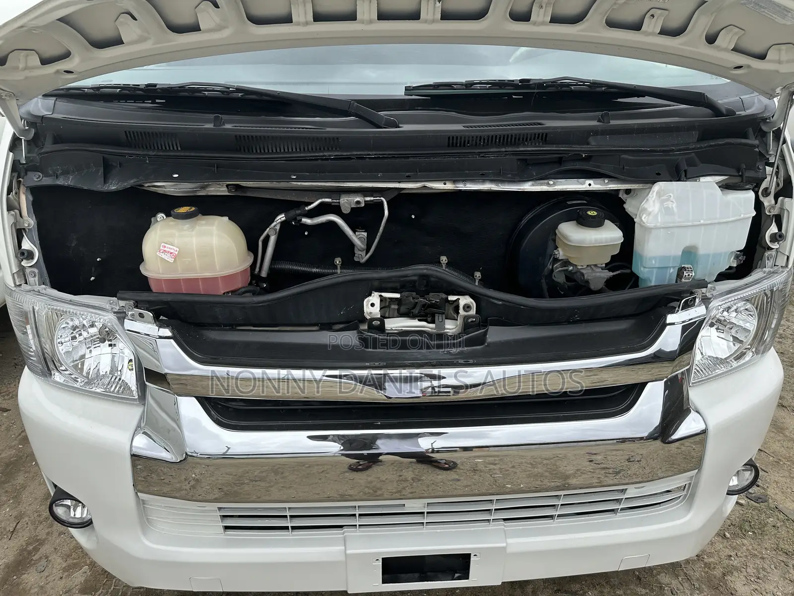 Toyota HiAce 2014 White