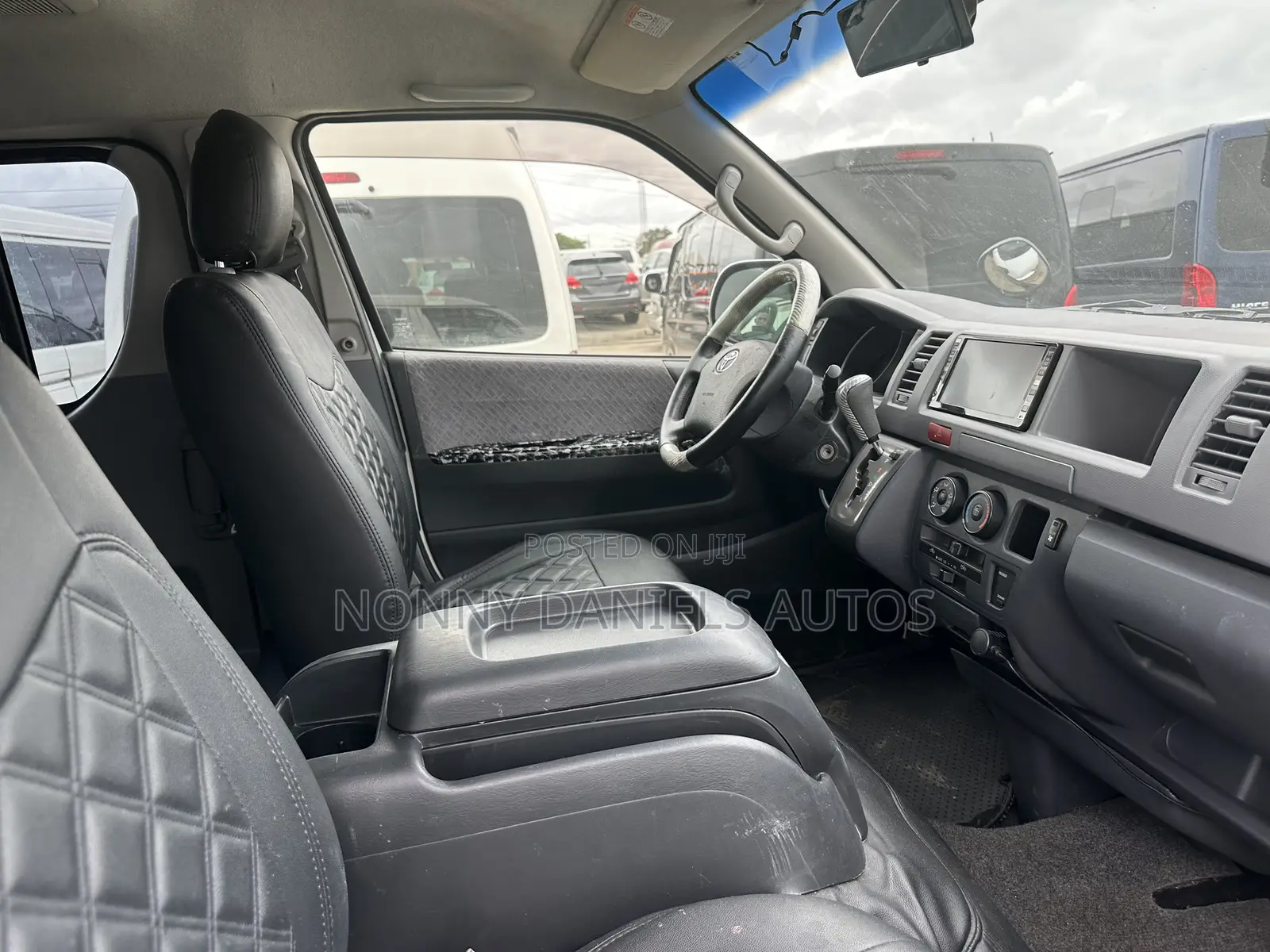 Toyota HiAce 2014 White