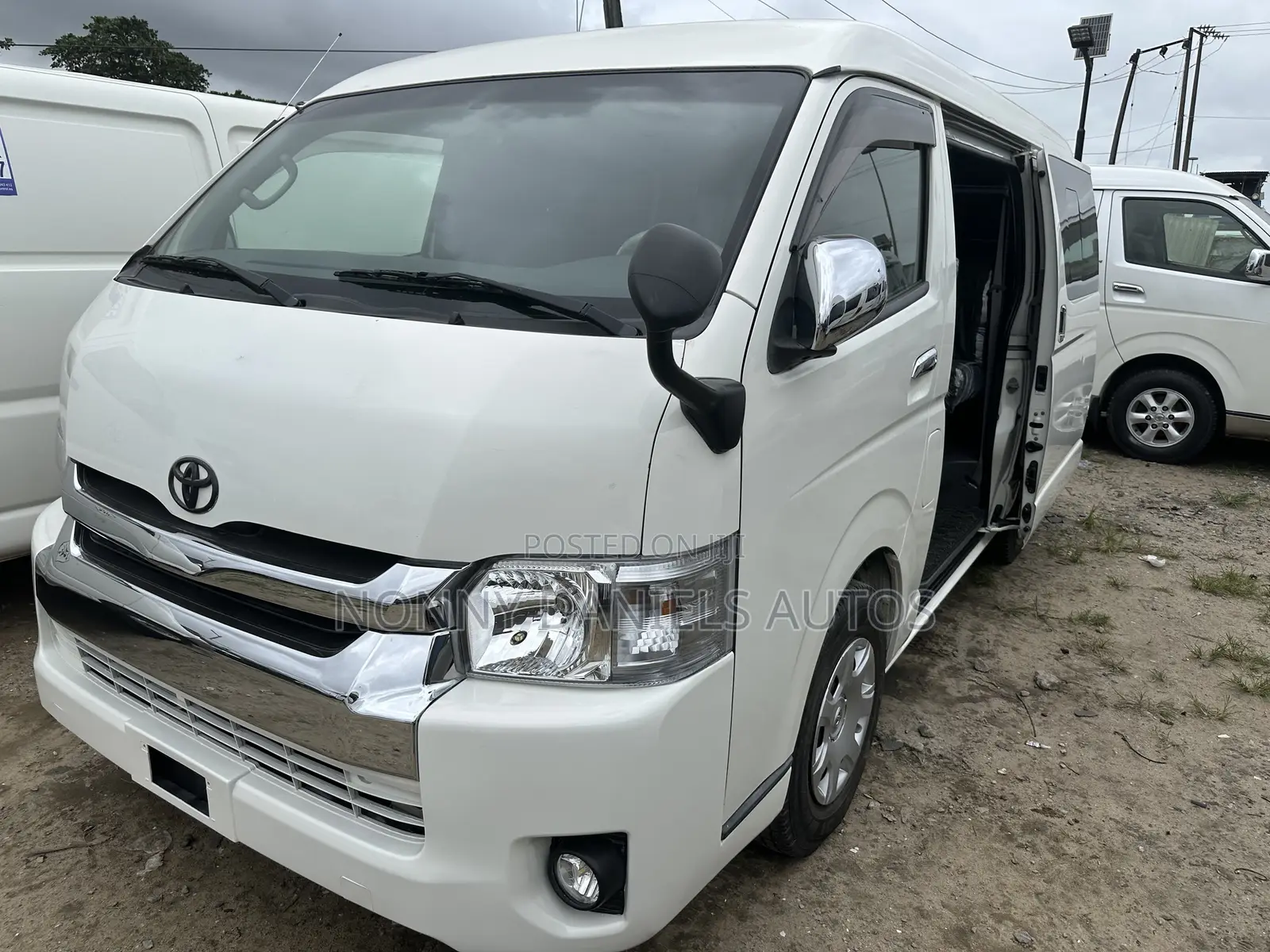 Toyota HiAce 2014 White