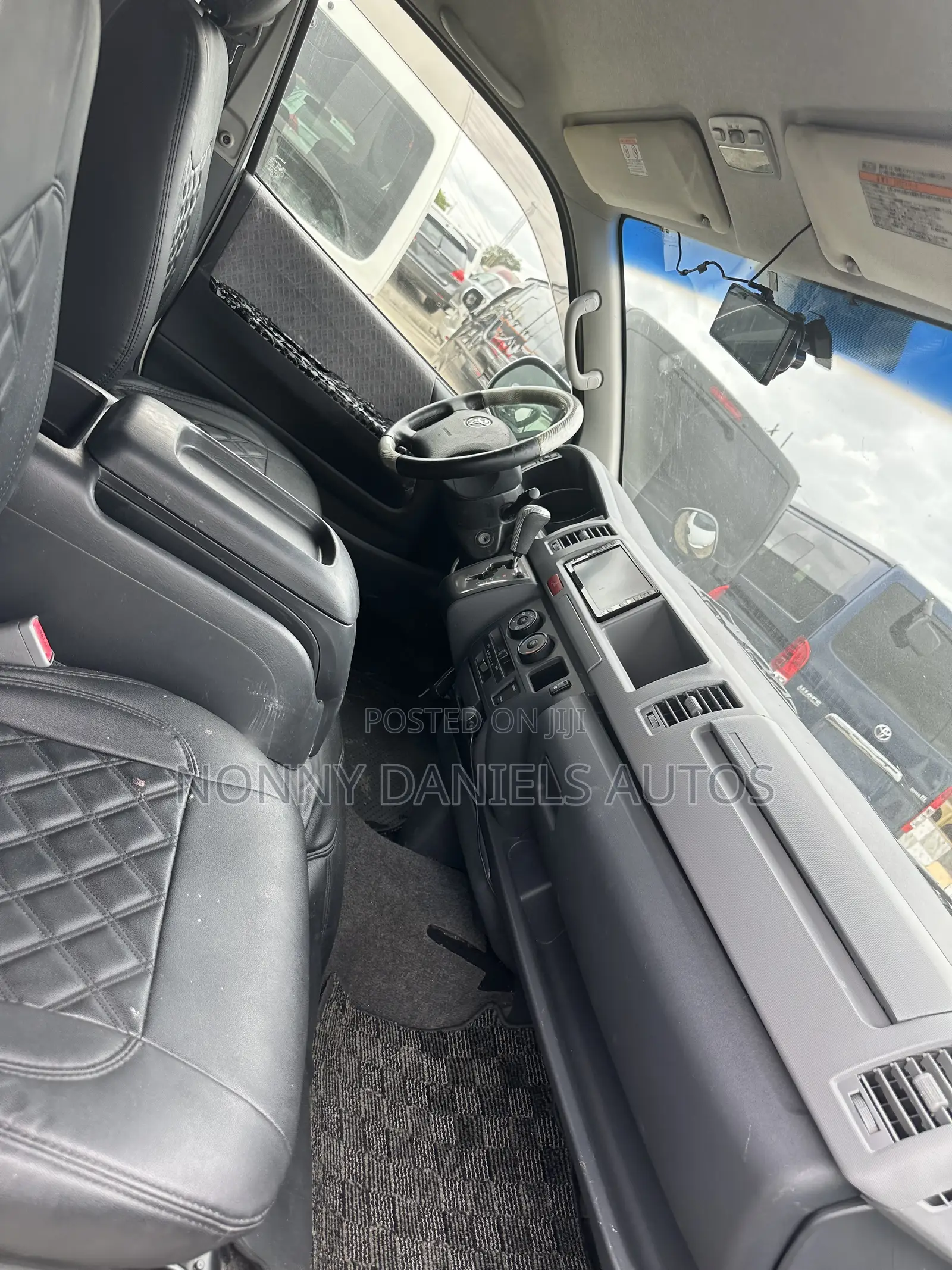 Toyota HiAce 2014 White