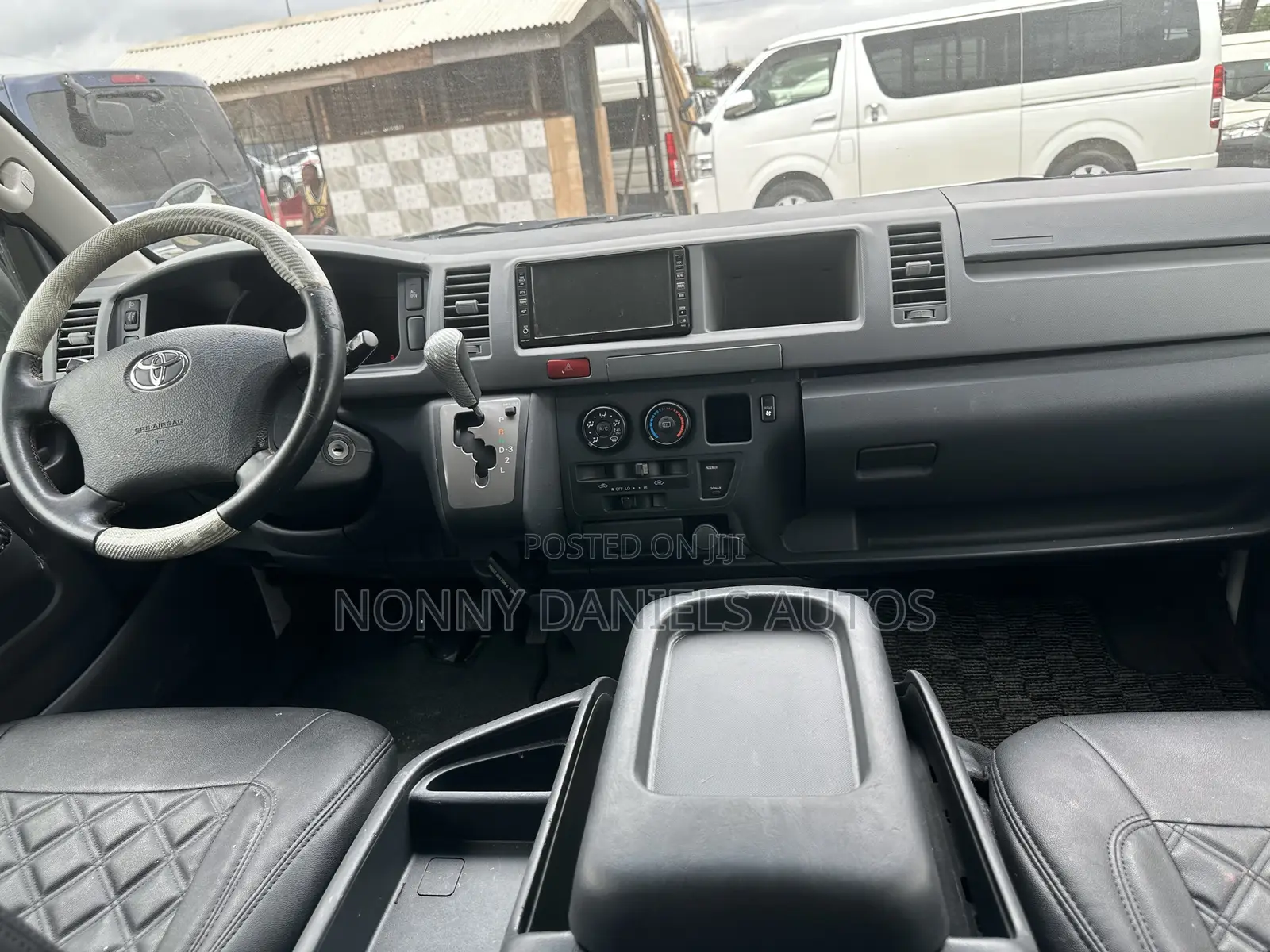 Toyota HiAce 2014 White