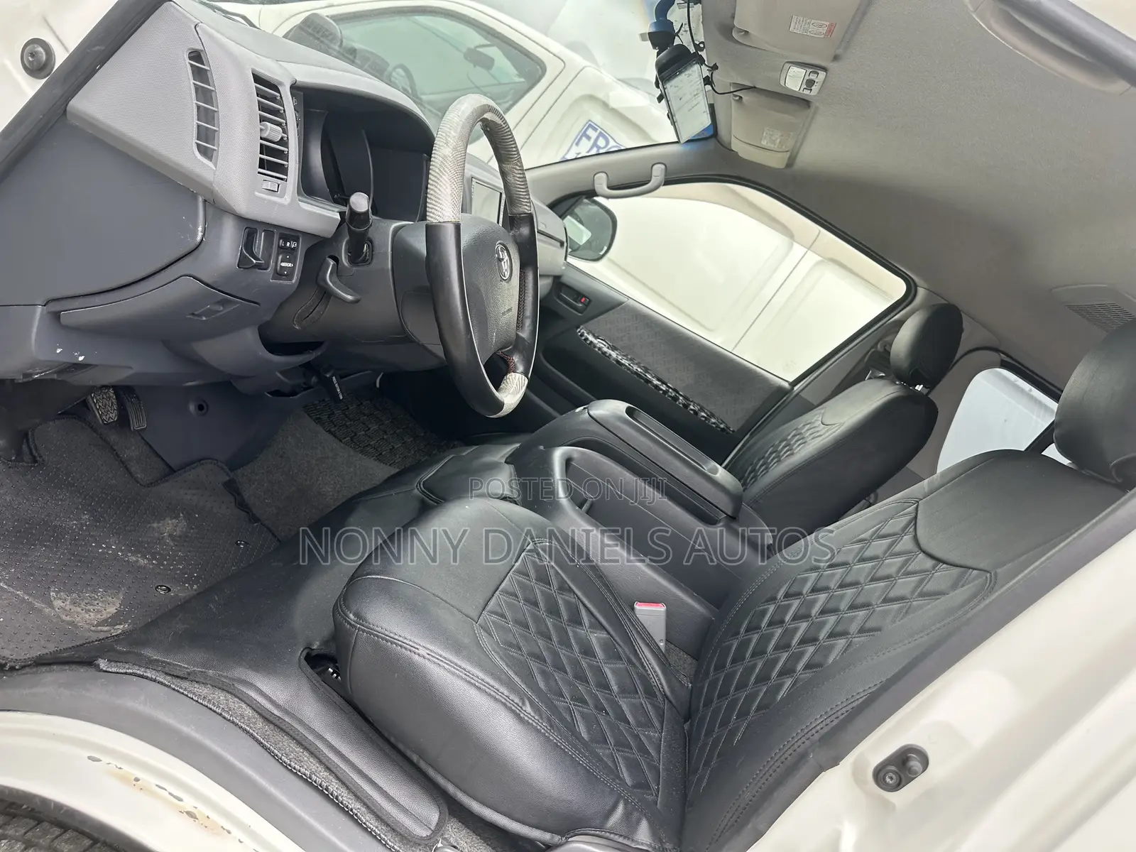 Toyota HiAce 2014 White