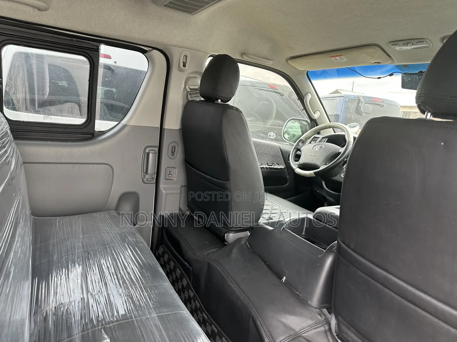 Toyota HiAce 2014 White